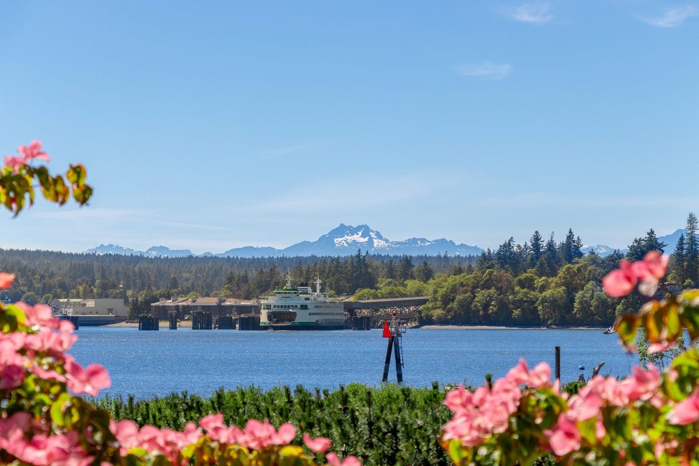 Bainbridge Island home and landscape image