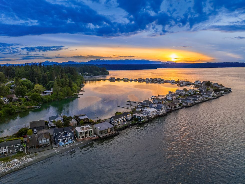 Bainbridge Island real estate and neighborhood beauty image